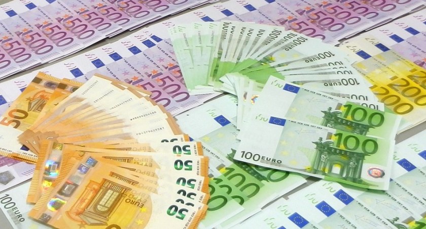 Próbowała przemycić 18 tys. euro