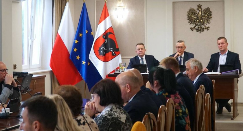 Ile w 2021 roku zarobili radni i władze miasta? Zobacz oświadczenia majątkowe