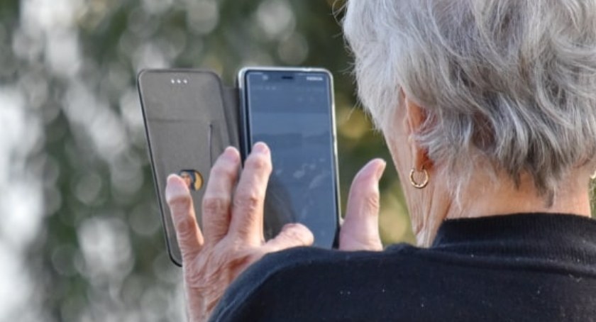 Seniorka straciła 80 tys. zł. Uwierzyła, że córka spowodowała wypadek