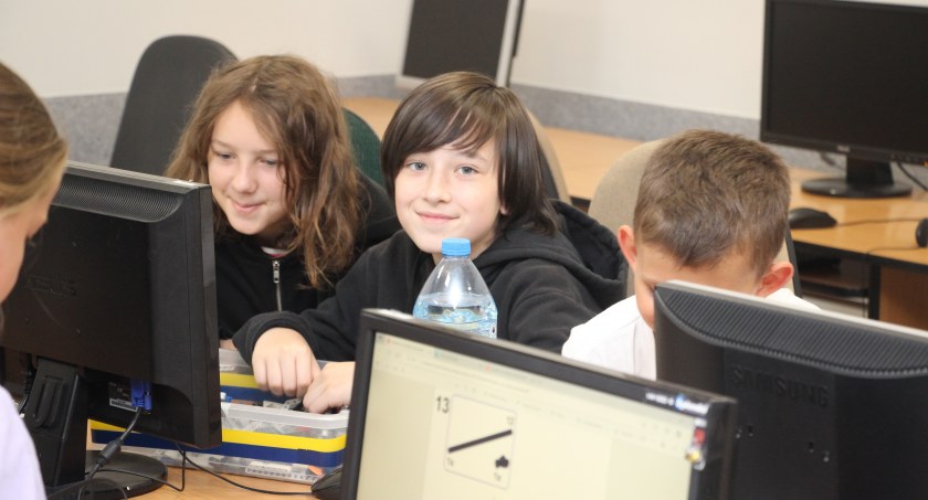Dzieci z gminy Szumowo poznają tajniki robotyki i przyrody na półkoloniach [FOTO]
