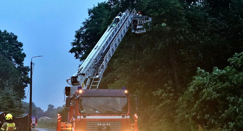 Strażacy usuwali skutki silnego wiatru na terenie powiatu zambrowskiego [FOTO]