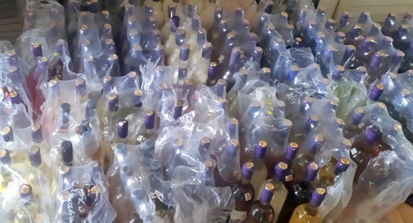 Nielegalny alkohol i narkotyki w wynajmowanym mieszkaniu [FOTO]