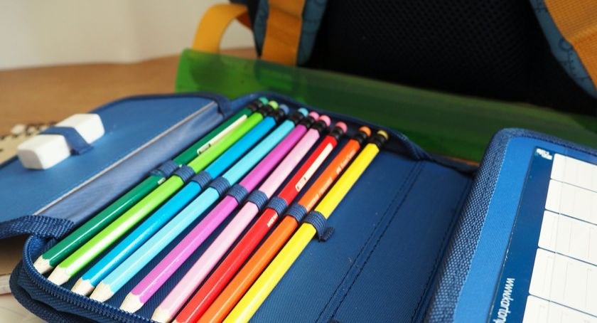 ZUS rozpoczął wypłacę 300 plus z programu „Dobry start”