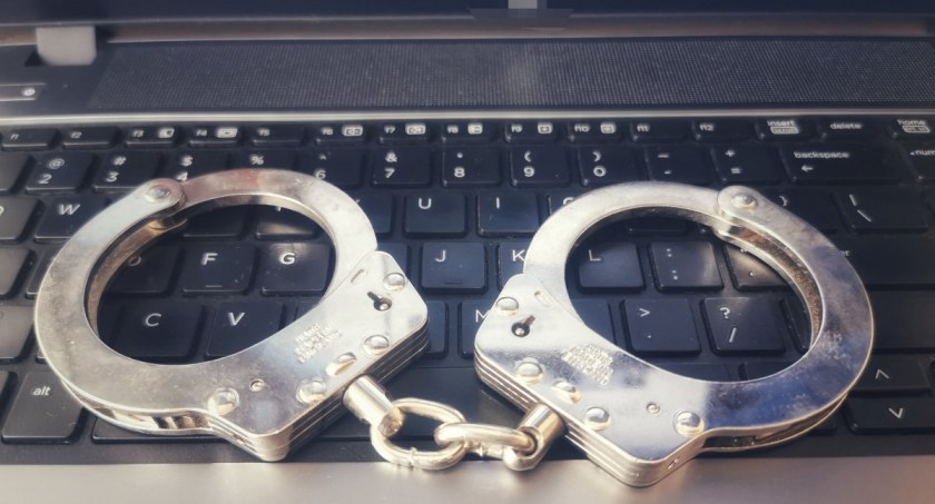 46-latka chciała kupić telefon, a straciła ponad 900 zł