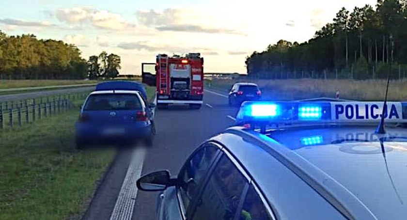 Volkswagen uderzył w barierki na S8