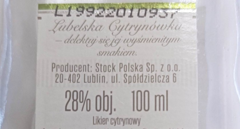 Fragment szkła w popularnym alkoholu. STOCK wycofuje partie cytrynówki