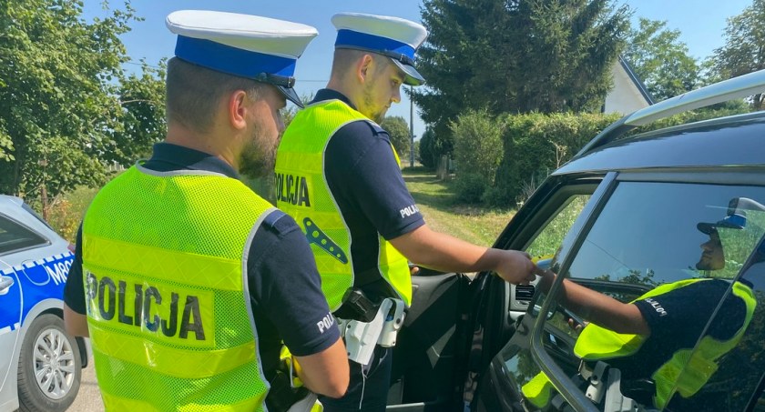 Ostatnia niedziela wakacji: 35 przekroczeń prędkości, zatrzymane 2 dowody rejestracyjne i 2 prawa jazdy