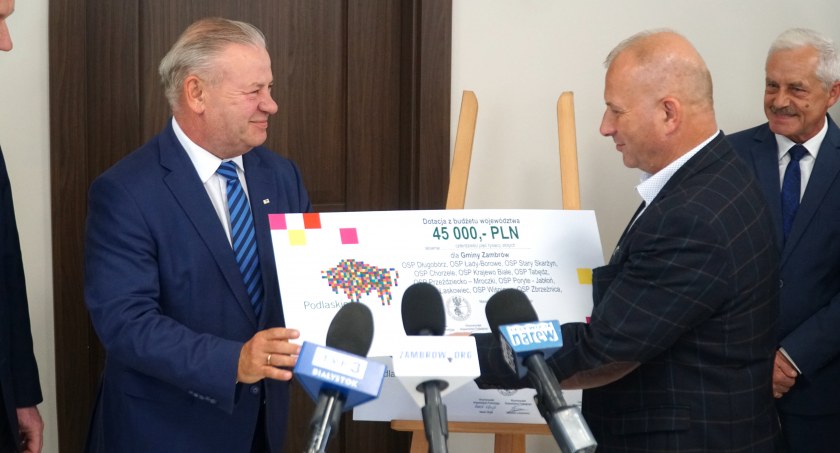 Wicemarszałek wręczył wójtom czeki ze wsparciem województwa dla OSP [FOTO+VIDEO]
