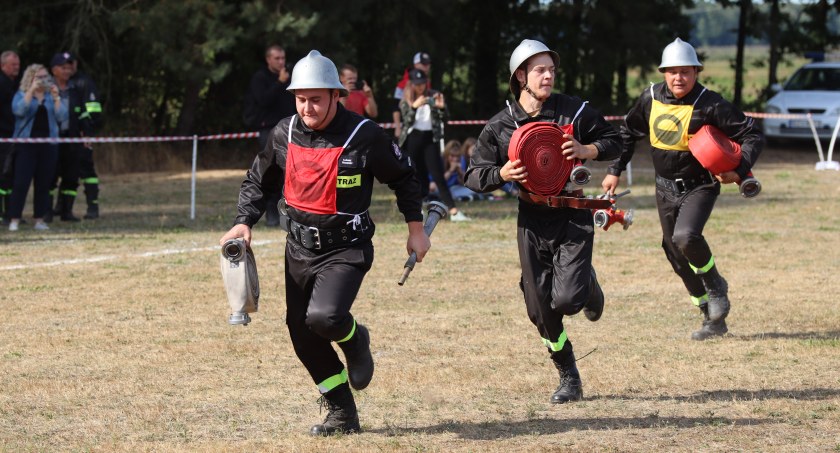Strażacy z powiatu zambrowskiego rywalizowali w zawodach pożarniczych [FOTO]