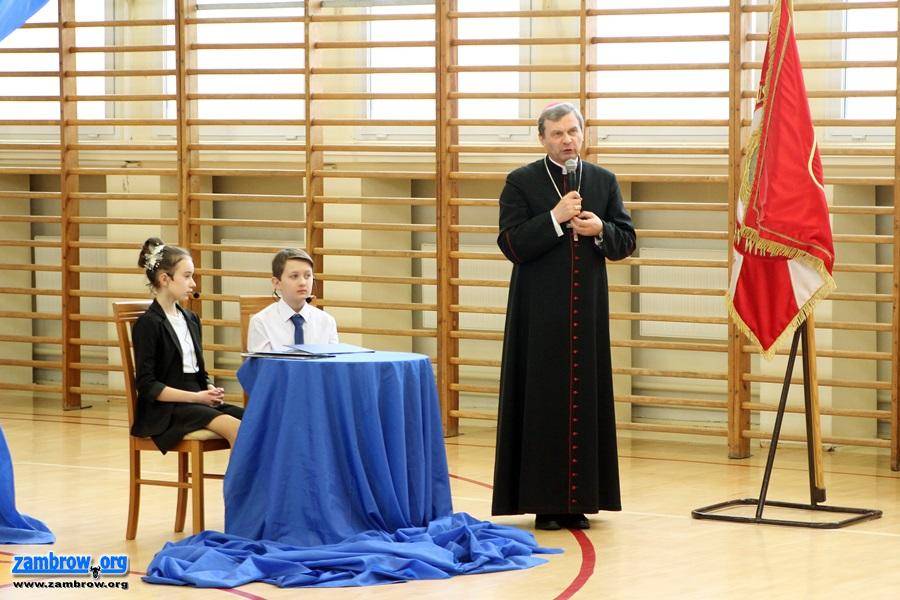 Uczniowie „piątki” uczcili patrona szkoły [foto+video]