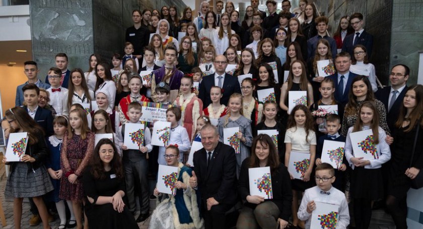 Tylko do piątku można składać wnioski o stypendia Zarządu Województwa Podlaskiego