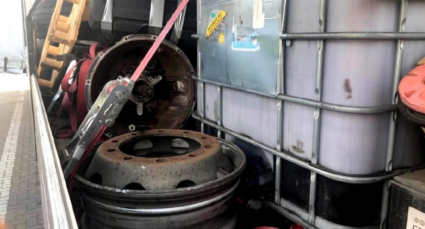 KAS zatrzymała nielegalny transport ponad 11 ton odpadów