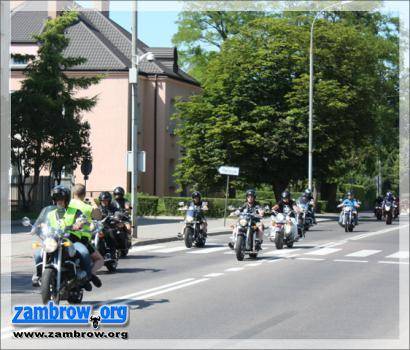 Zambrowscy policjanci propagują bezpieczne zachowania na drogach