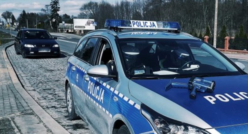 3000 wykroczeń, 1500 mandatów i 21 zatrzymanych kierowców - przedświąteczny weekend na podlaskich drogach