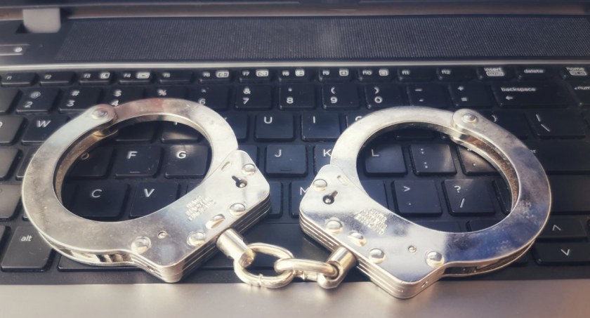 Chciał kupić telefon, a stracił 2 tys. zł