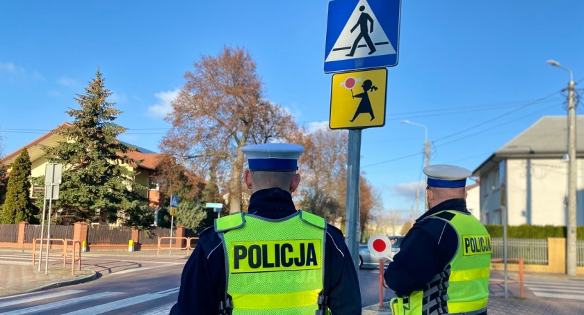 Policjanci sprawdzali bezpieczeństwo pieszych
