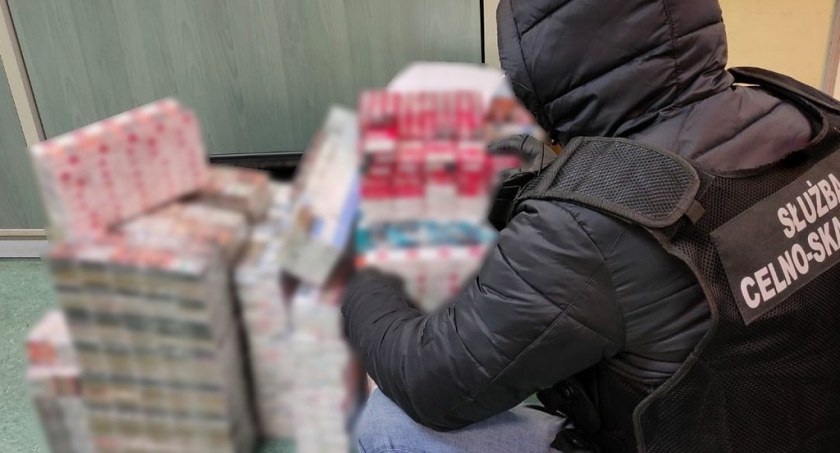 Funkcjonariusze KAS przechwycili prawie 2 tys. paczek papierosów pochodzących z przemytu