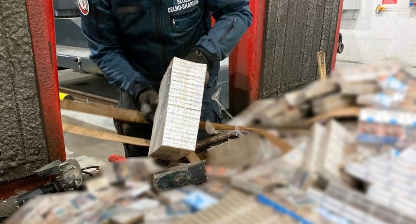 Ukryli w lawecie prawie 20 tys. paczek papierosów [FOTO+VIDEO]