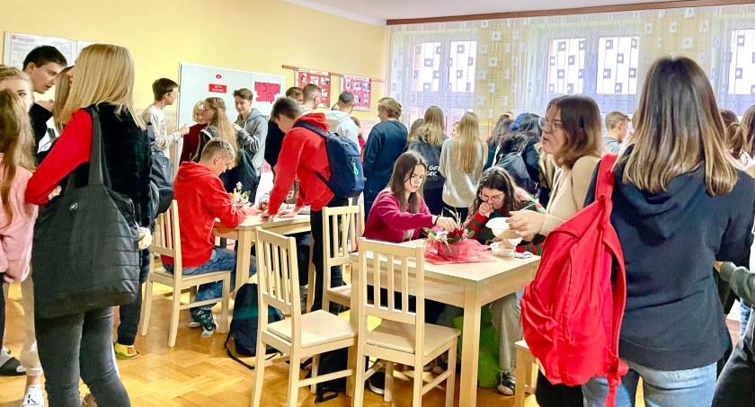 Idą święta. Otwieramy serca... Mikołajkowy kiermasz w ILO [FOTO]