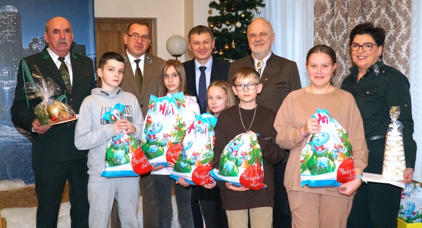 Myśliwskie paczki kolejny raz trafiły do podopiecznych zambrowskiego domu dziecka [FOTO]