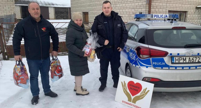 Przygotowując świąteczne paczki, pomogli potrzebującym rodzinom z terenu gminy Rutki