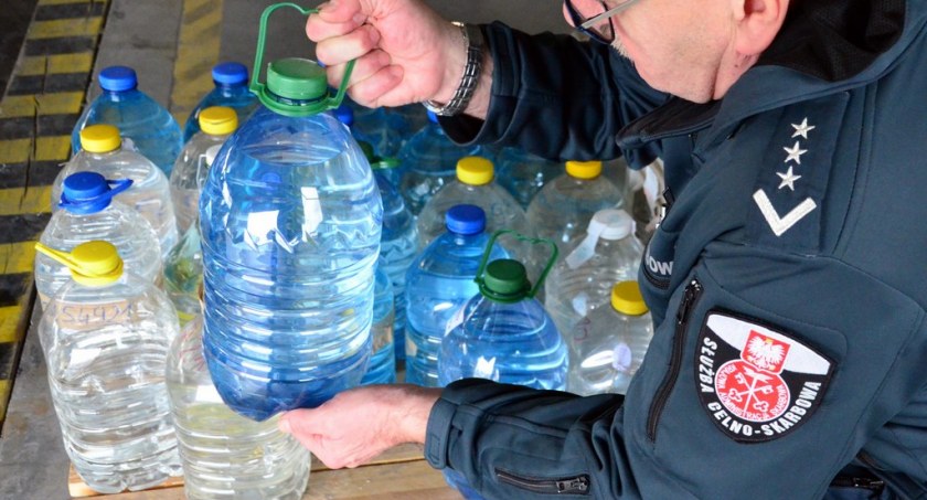 KAS przekazała alkohol na cele dezynfekcyjne [FOTO]