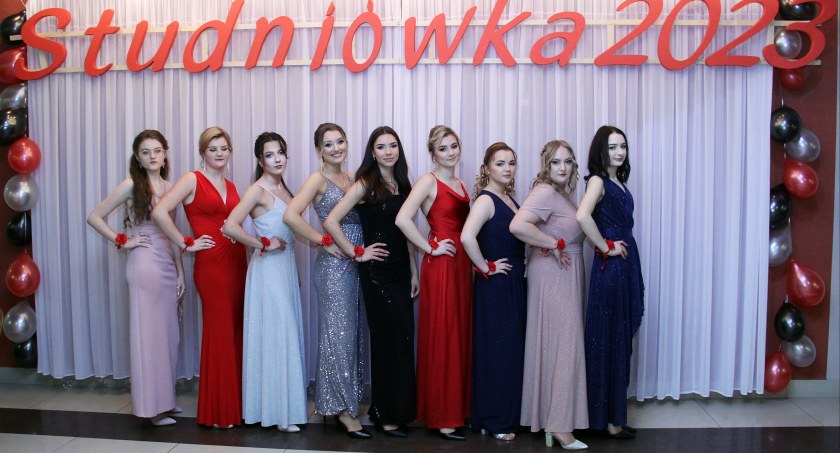 Studniówka ZSA 2023 - zdjęcia grupowe