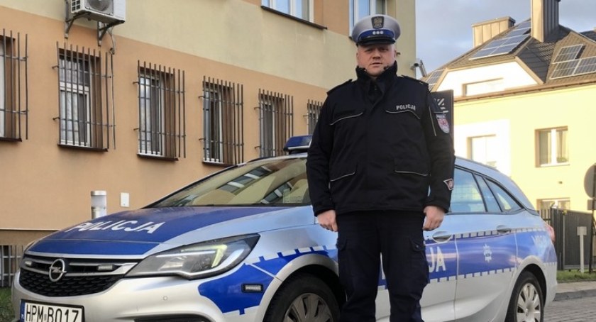 Policjant eskortował samochód z 5-latkiem potrzebującym natychmiastowej pomocy lekarskiej