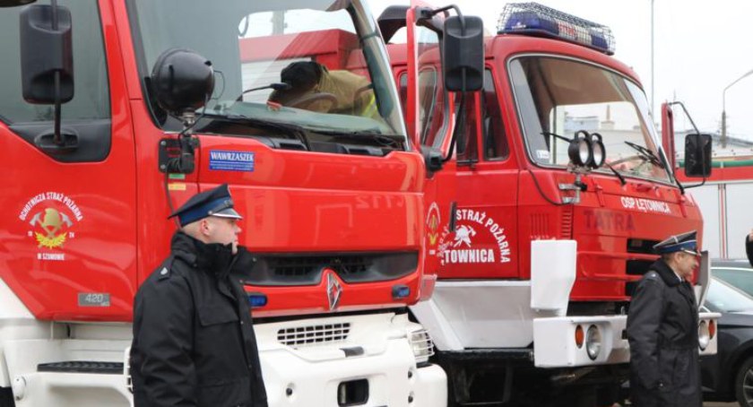 Samochody ratowniczo-gaśnicze trafiły do OSP z gminy Szumowo [FOTO]