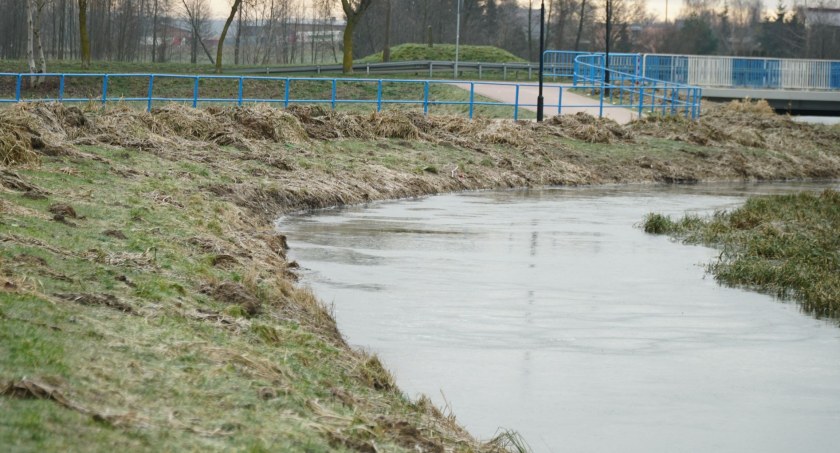 Trwa oczyszczanie rzeki Jabłonki [FOTO]