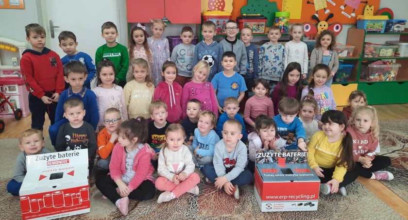 Dzieci z MP4 i uczniowie z SP4 dołączyli do akcji 
