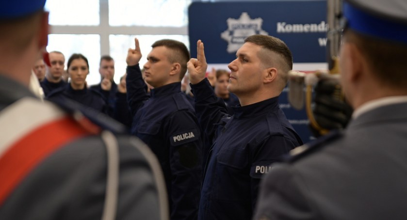 Nowi funkcjonariusze w szeregach podlaskiej policji [FOTO]