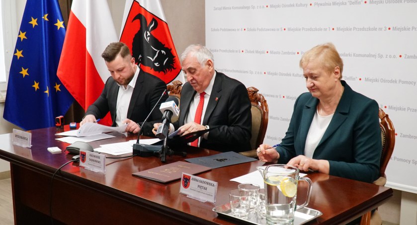 Generalny remont szkół i przedszkoli w Zambrowie. Umowy z wykonawcami podpisane [FOTO] 