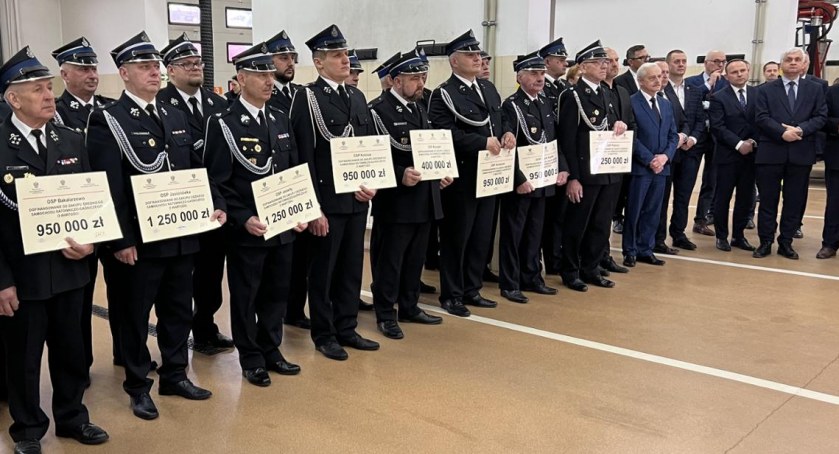 Promesy na zakup nowych samochodów pożarniczych trafiły do OSP w Wiśniewie i Pęchratce Polskiej