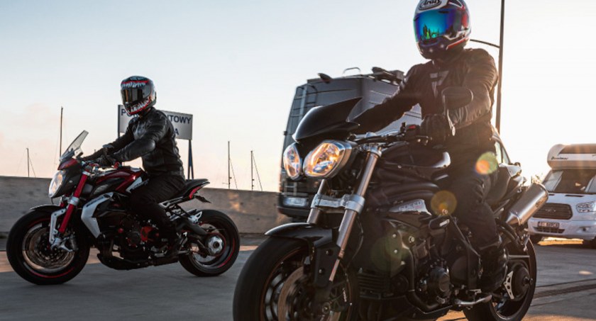 Kurtka motocyklowa na wiosnę – skórzana czy tekstylna?