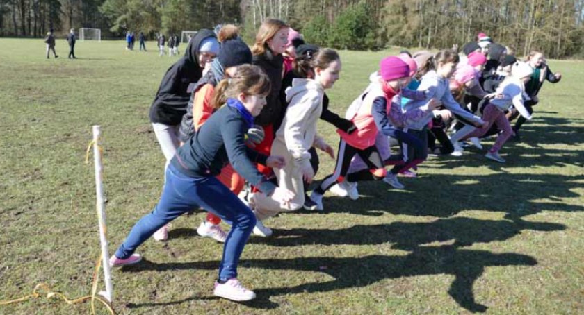 Powiatowe Igrzyska Dzieci w drużynowych biegach przełajowych 2023 - WYNIKI [FOTO]