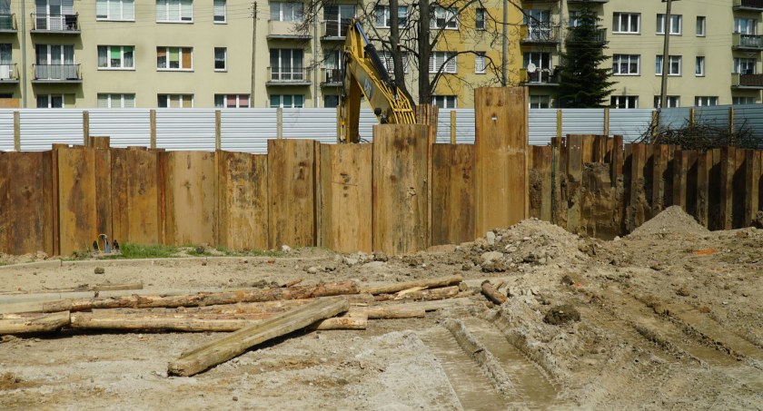 Budowa siedziby Urzędu Gminy Zambrów chwilowo przerwana [FOTO]