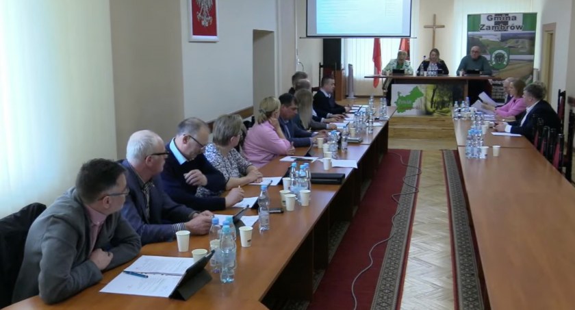 Radni podejmą decyzję ws. likwidacji Szkoły Podstawowej w Starym Laskowcu. XLII sesja Rady Gminy Zambrów NA ŻYWO [VIDEO]