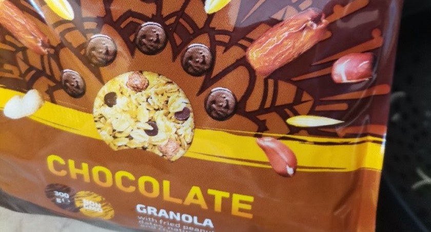Orzeszki ziemne w granoli czekoladowej. Osoby z alergią na orzeszki nie powinny tego spożywać [FOTO]