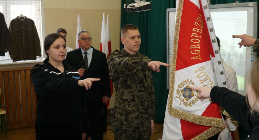 Święto patrona w ZSA. Uczniowie złożyli ślubowanie [FOTO]