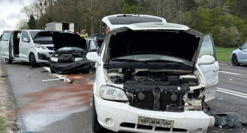 Karambol na DK61. Zderzyło się 7 samochodów [FOTO]