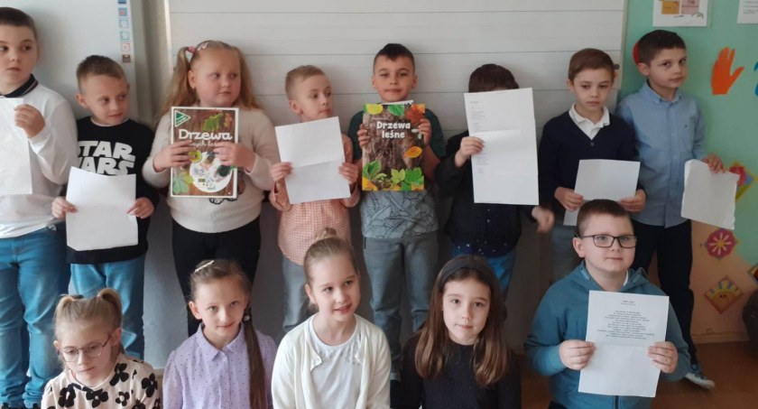 Dzień Drzewa w SP3 w Zambrowie [FOTO]