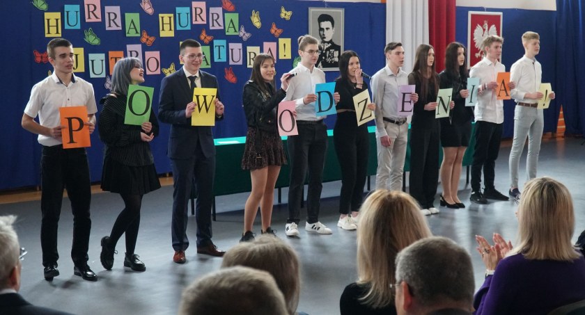 Maturzyści z „Czerwoniaka” zakończyli rok szkolny [FOTO]