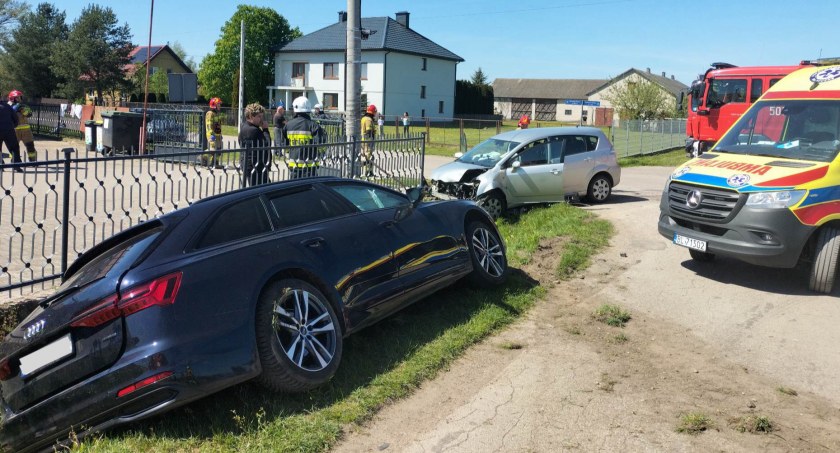 Dwoje dzieci trafiło do szpitala po wypadku w Pęchratce Polskiej [FOTO]