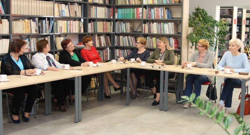 Literatura piękna zagościła na drugim spotkaniu Dyskusyjnego Klubu Książki dla dorosłych [FOTO]