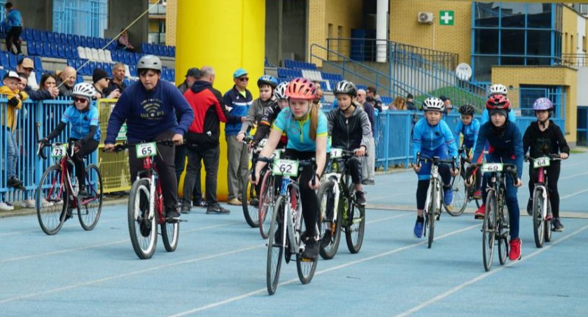 Wyścigi rowerowe z okazji Dnia Dziecka w Zambrowie