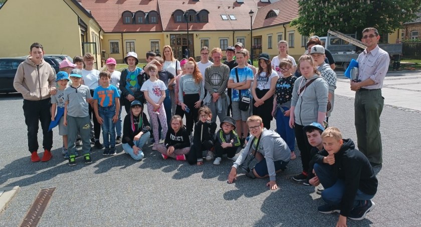 Jeden dzień – sześć słów, błogosławiona cisza. Wycieczka podopiecznych SOSW w Długoborzu [FOTO]
