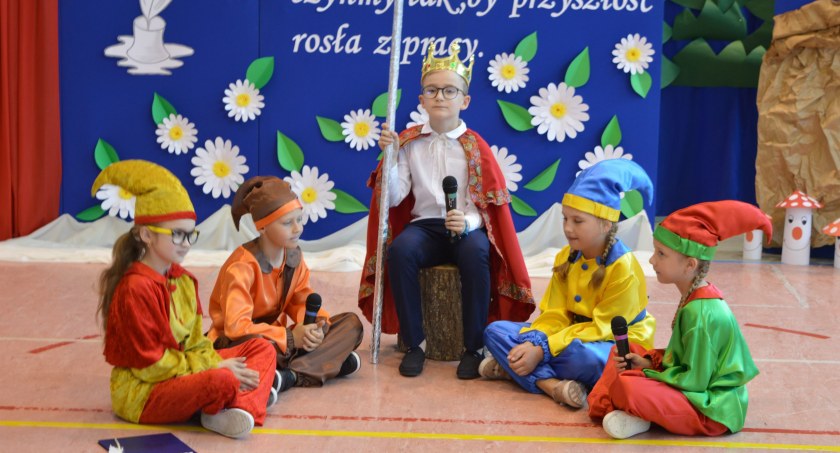 Święto patrona w Szkole Podstawowej w Starym Zakrzewie [FOTO]