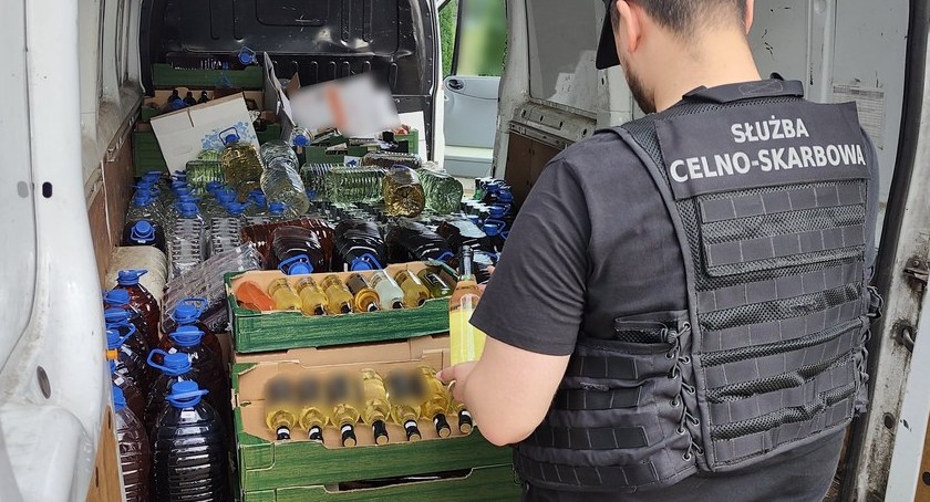 Ponad 2300 litrów nielegalnego alkoholu przejęła podlaska KAS [FOTO+VIDEO]