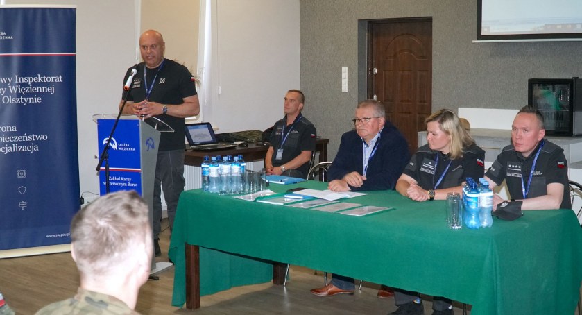 Kadra kierownicza z ponad 10 jednostek służby więziennej z okręgu olsztyńskiego ćwiczy w Czerwonym Borze [FOTO]